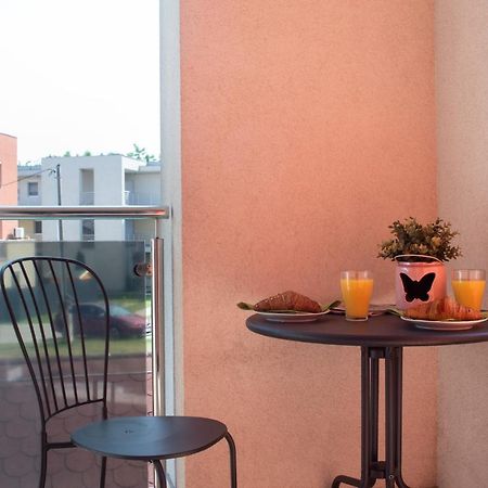 Sunny Home Near Bud With 2Br, Ac And Free Parking Vecsés Exterior photo