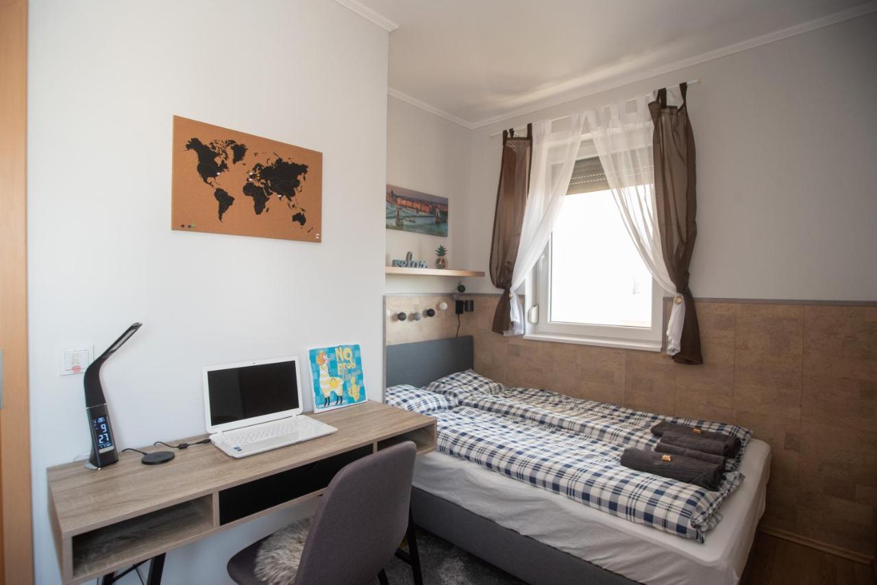 Sunny Home Near Bud With 2Br, Ac And Free Parking Vecsés Exterior photo