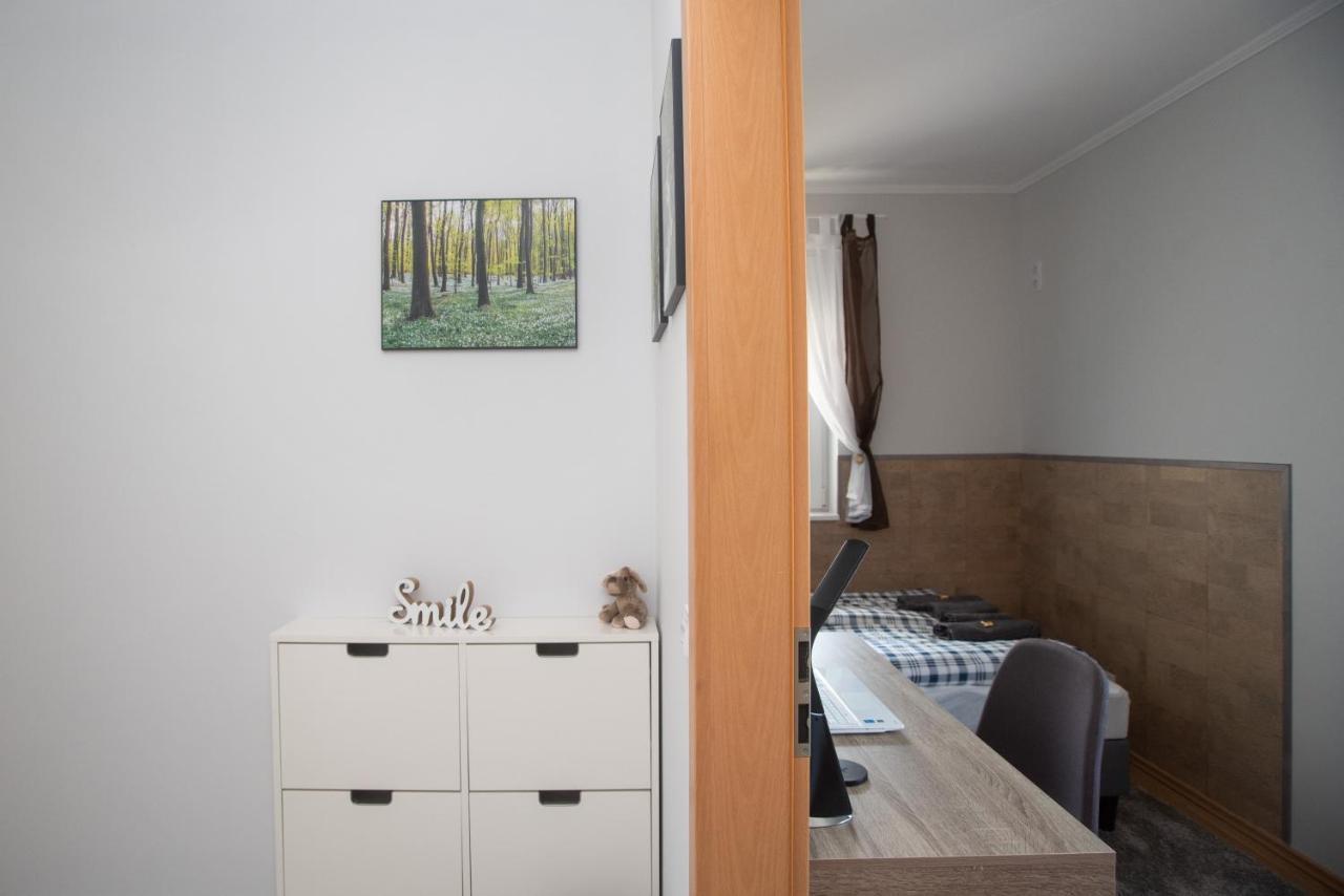 Sunny Home Near Bud With 2Br, Ac And Free Parking Vecsés Exterior photo