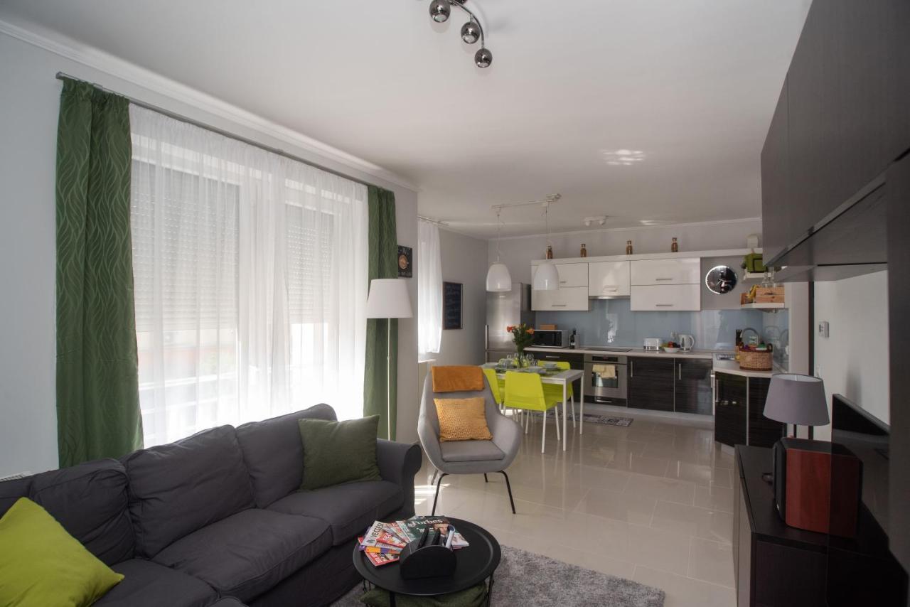 Sunny Home Near Bud With 2Br, Ac And Free Parking Vecsés Exterior photo